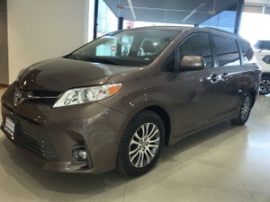 2020 Toyota SIENNA XLE